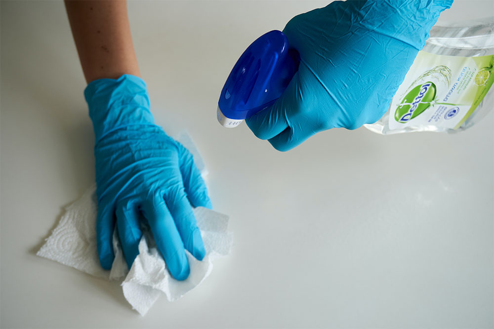 4 dicas de como minimizar os riscos à saúde na hora da limpeza 