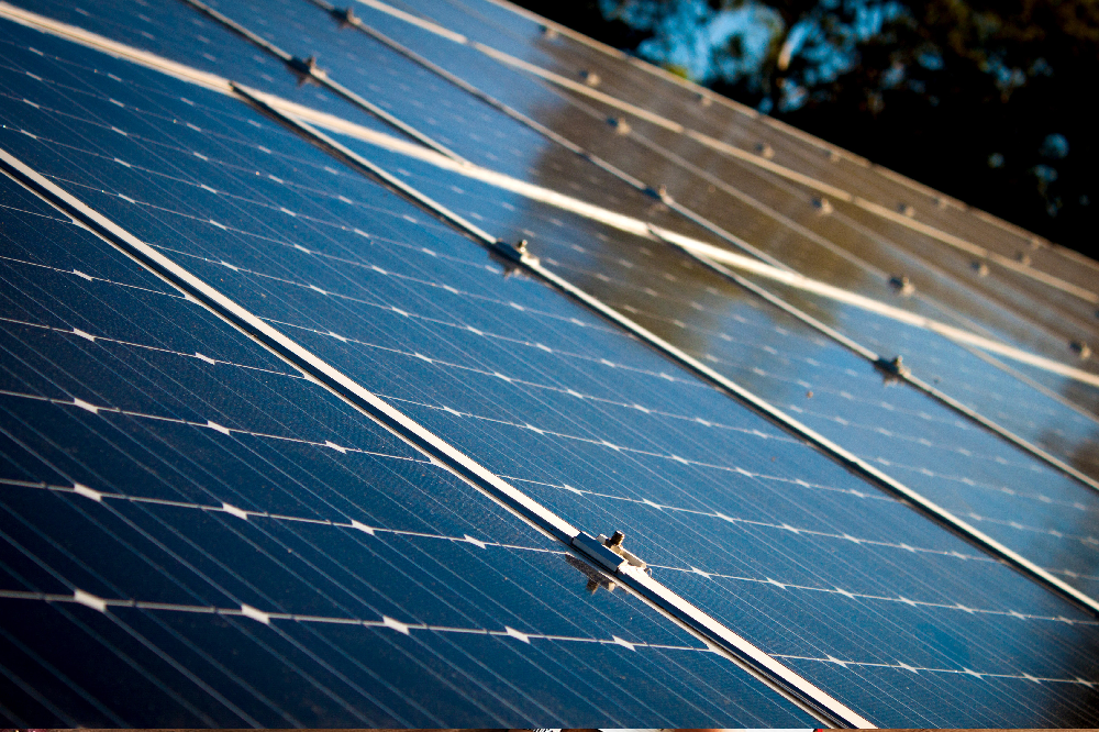 Entenda como funciona um sistema de energia solar residencial