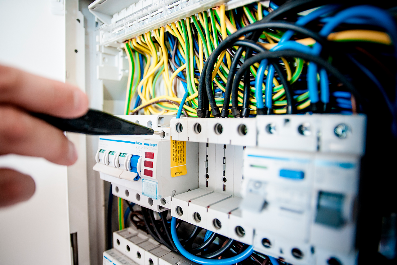 Eletricista O que faz o profissional dessa profissão? Guia do Construtor Eletricista O que faz o profissional dessa profissão? Guia do Construtor