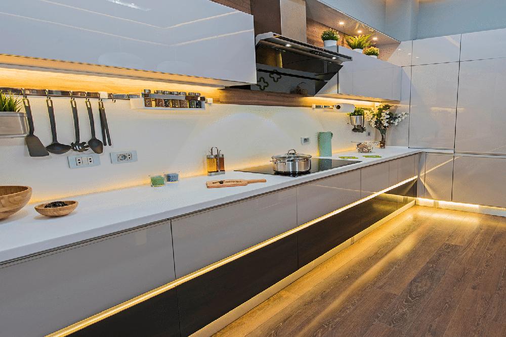 Explore a tendência das fitas LED nos mobiliários residenciais