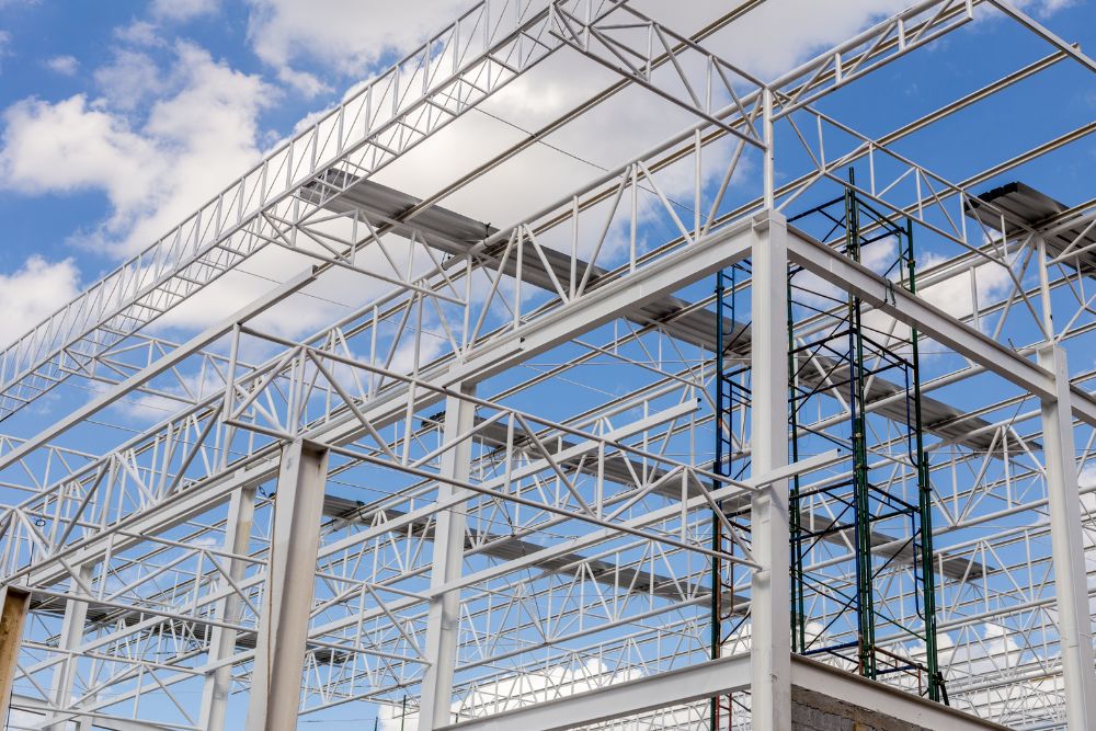 A importância dos cuidados e boas práticas na instalação de estruturas metálicas
