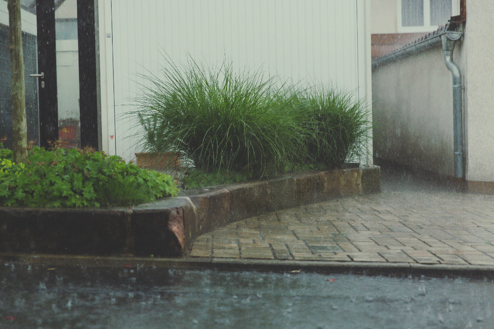 Calhas e rufos: entenda as diferenças entre os dois materiais