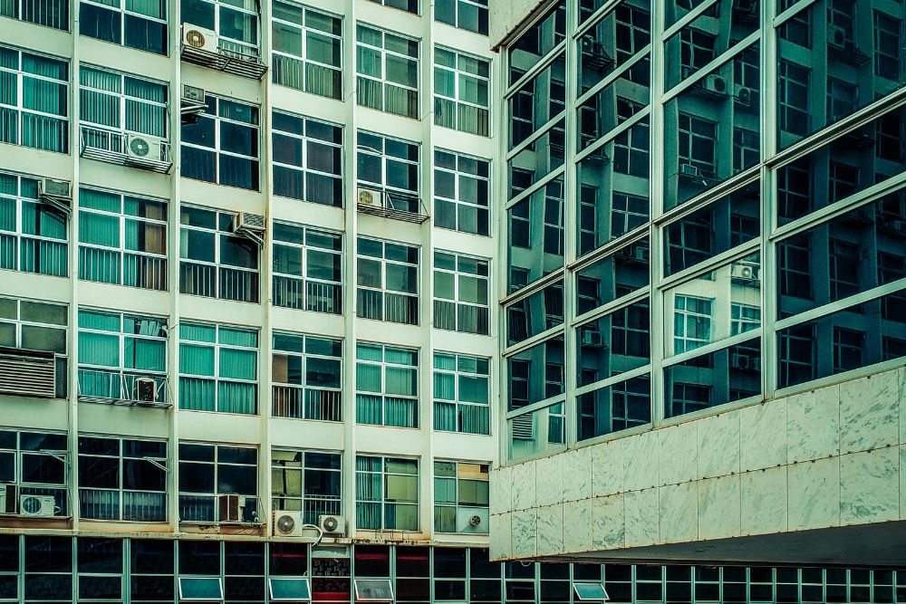 Como Limpar Vidros e Espelhos: Guia Completo para um Brilho Impecável