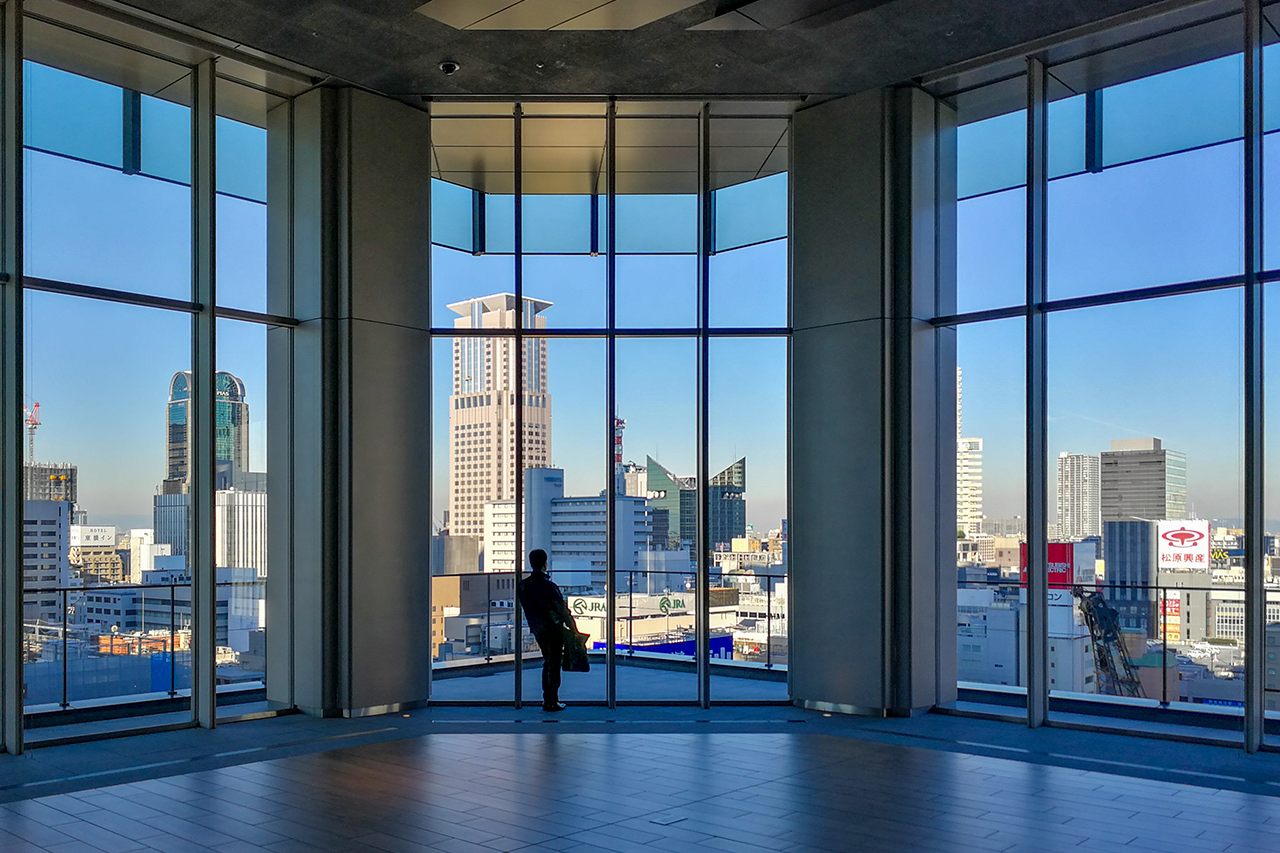 Confira qual é a porta de vidro ideal para o seu ambiente