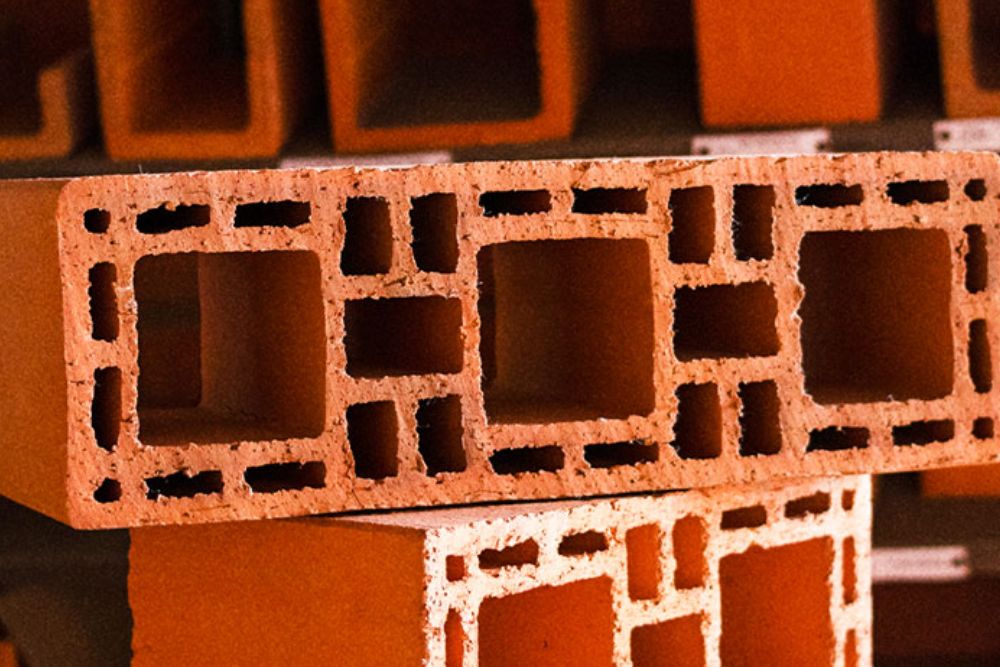 Conheça os Diferentes Tipos de Blocos Cerâmicos para sua Obra