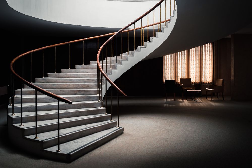 Construindo e Instalando uma Escada: Passo a Passo para um Acesso Seguro