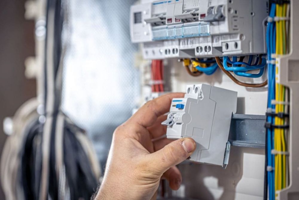 Disjuntor Desarmando Sozinho: Causas e Soluções