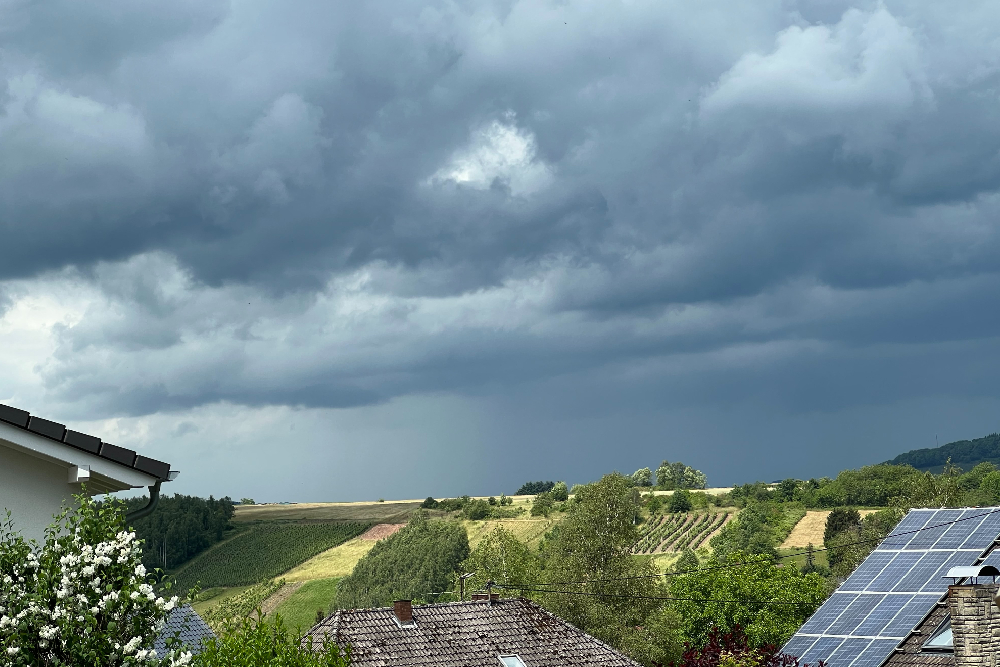 Energia solar fotovoltaica: o que acontece em dias nublados ou chuvosos?