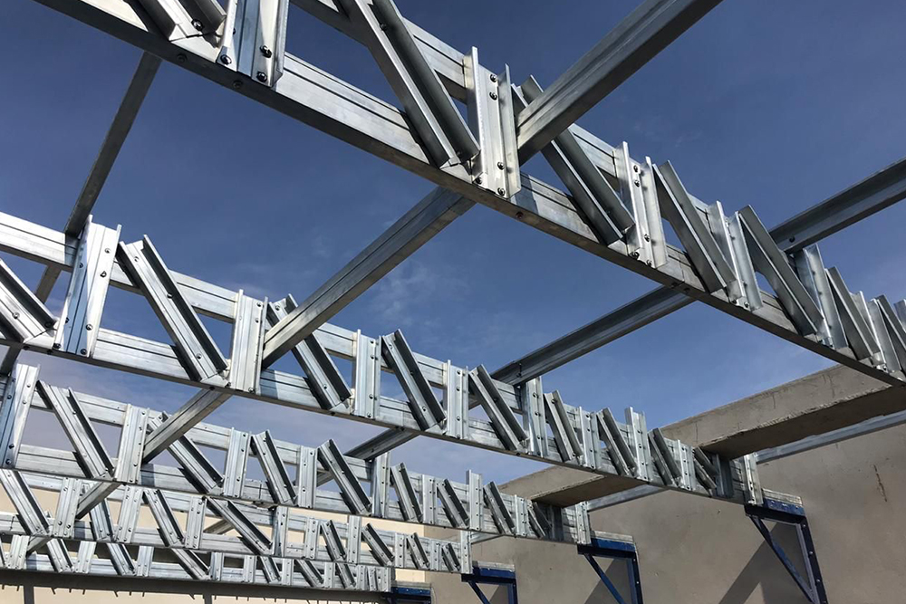 Entenda os benefícios do telhado metálico para sua construção