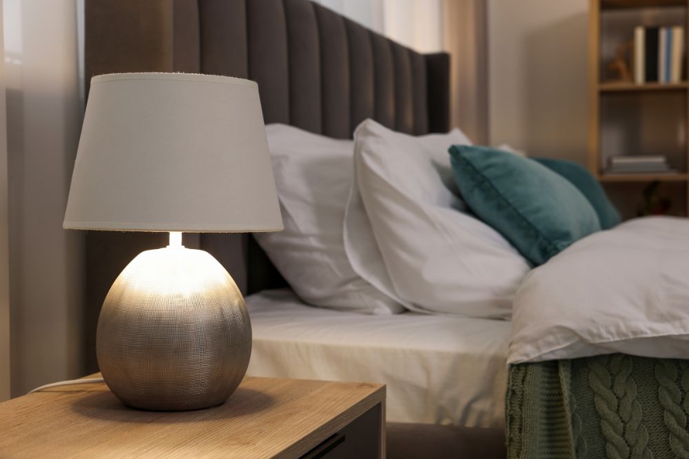 Iluminação para quartos: Como escolher as lâmpadas e materiais elétricos certos