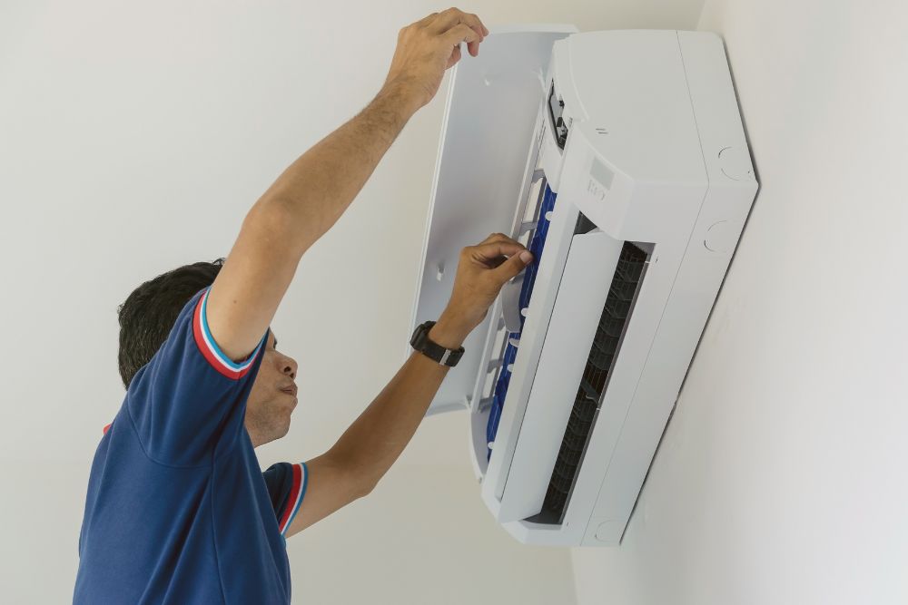 Instalação de ar condicionado R32: Entenda por que o barato pode sair caro