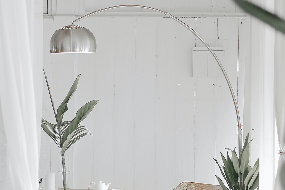 Luminária de piso: 9 ambientes que fazem um bom uso da peça