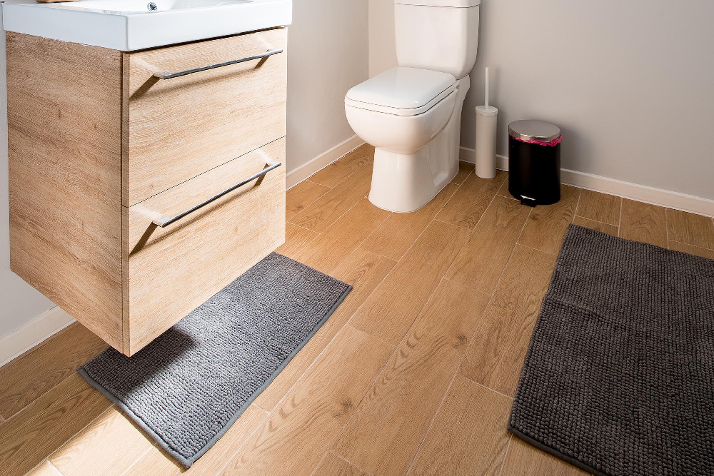 Piso vinílico no banheiro: vale a pena utilizar? Entenda