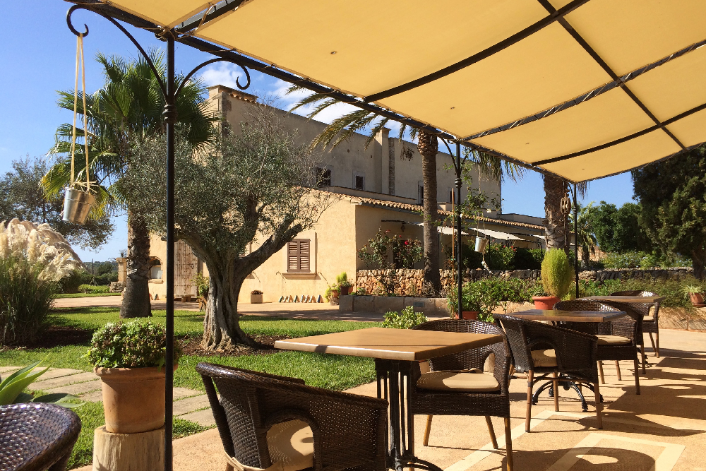 Problemas com sol, chuva ou vento? Conheça o tipo de toldo mais adequado