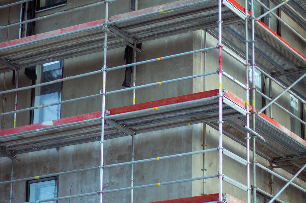 Qual andaime suporta mais peso?