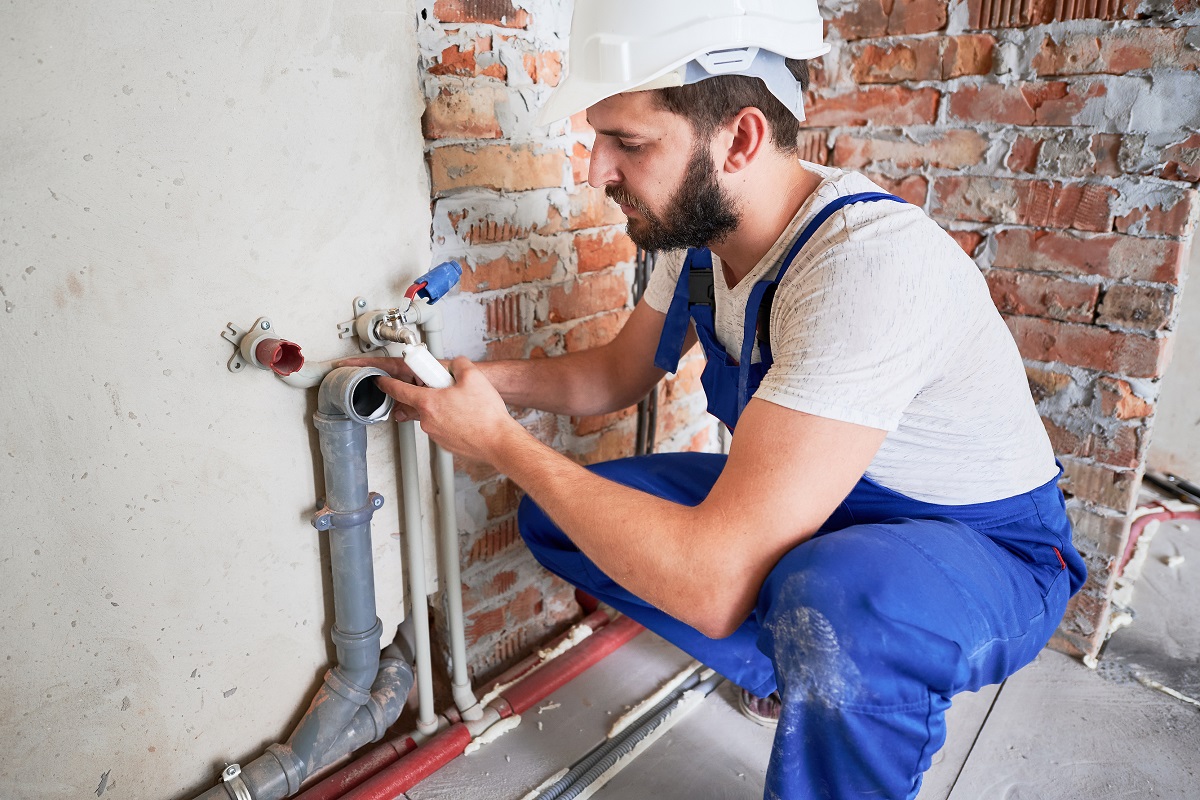 Serviços Hidráulicos: por que Contratar um Encanador?