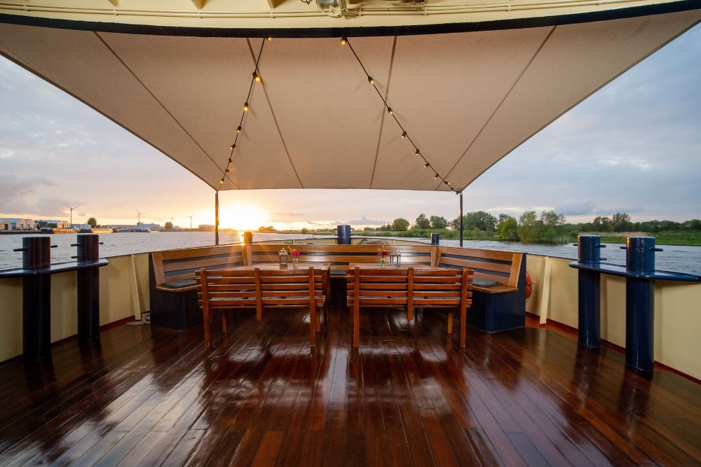 Transforme sua varanda com a proteção e funcionalidade dos toldos