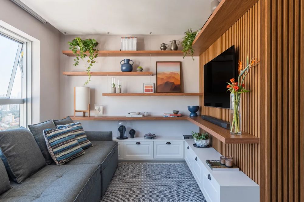 Veja como reformar salas pequenas para ganhar espaço e mais conforto