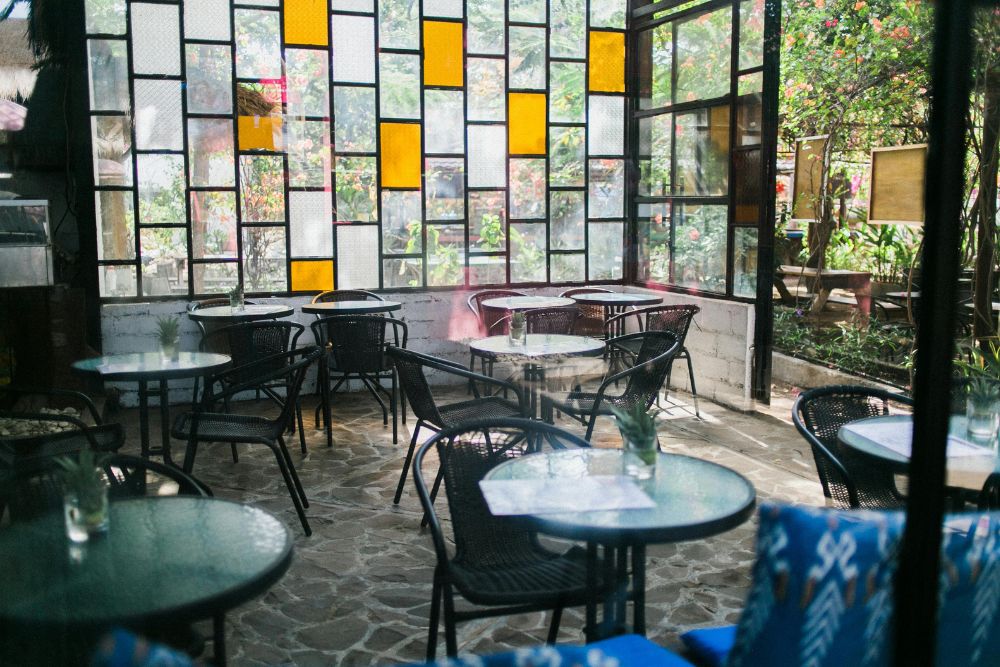 Vidros Coloridos na Decoração: Transformando Ambientes com Cor e Estilo